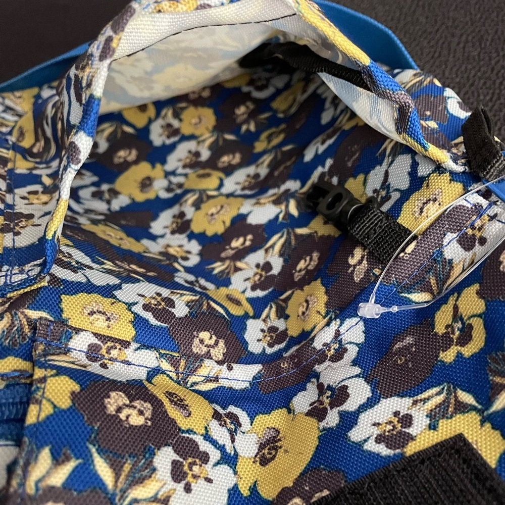 KAVU Keeper blue & yellow floral crossbody bag - Picture 5 of 9